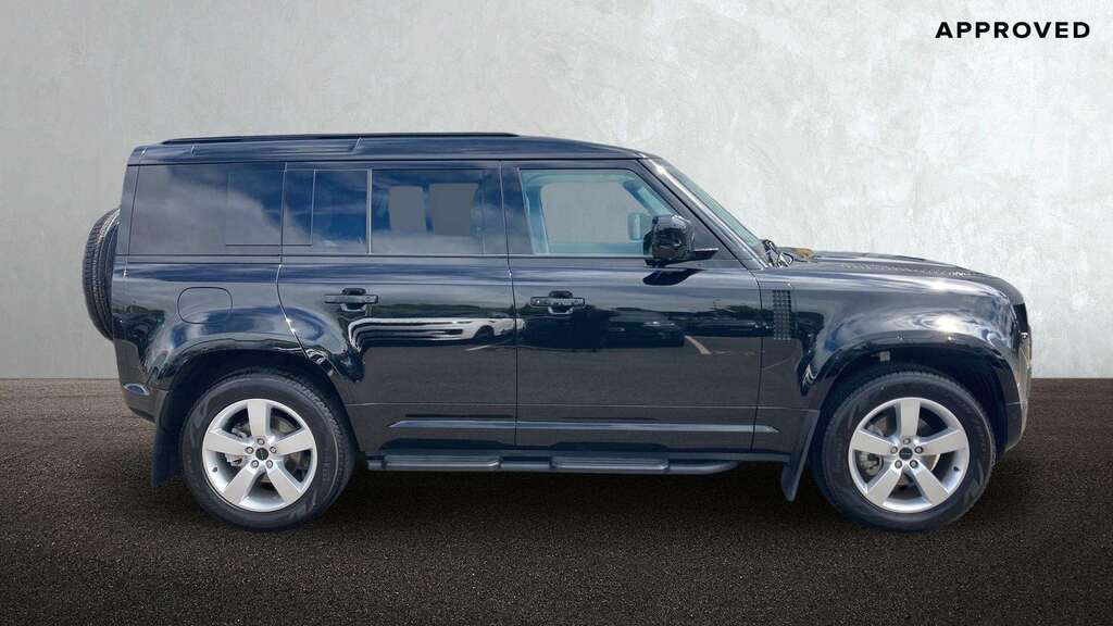 Land Rover Defender 110 3.0 D250 X-dynamic Se 110 2026 Black #4