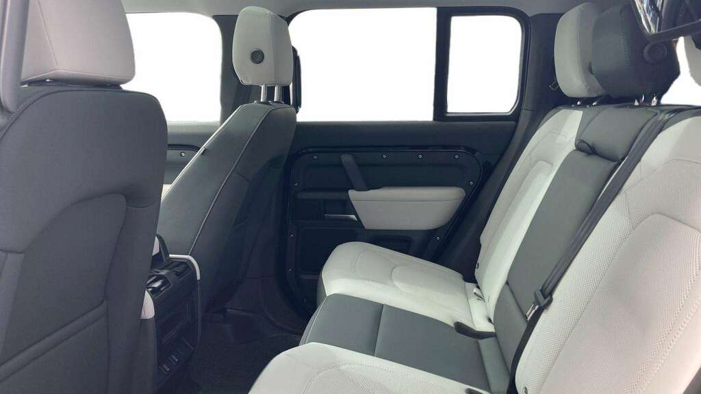 Land Rover Defender 110 3.0 D250 X-dynamic Se 110 2026 Black #3