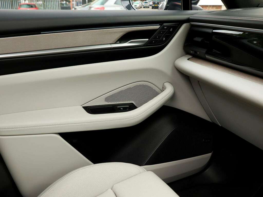 Porsche Macan 380Kw 4S 100Kwh Silver #18