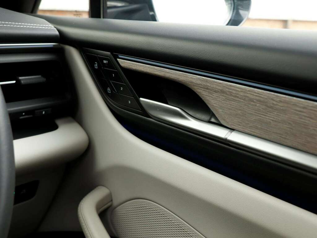 Porsche Macan 380Kw 4S 100Kwh Silver #17