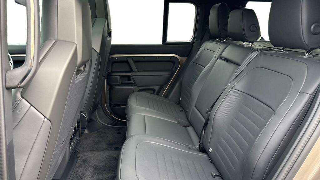 Land Rover Defender 110 4.4 P635 Octa 110 2026  #4
