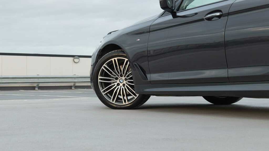 BMW 5 Series M Sport Black #19