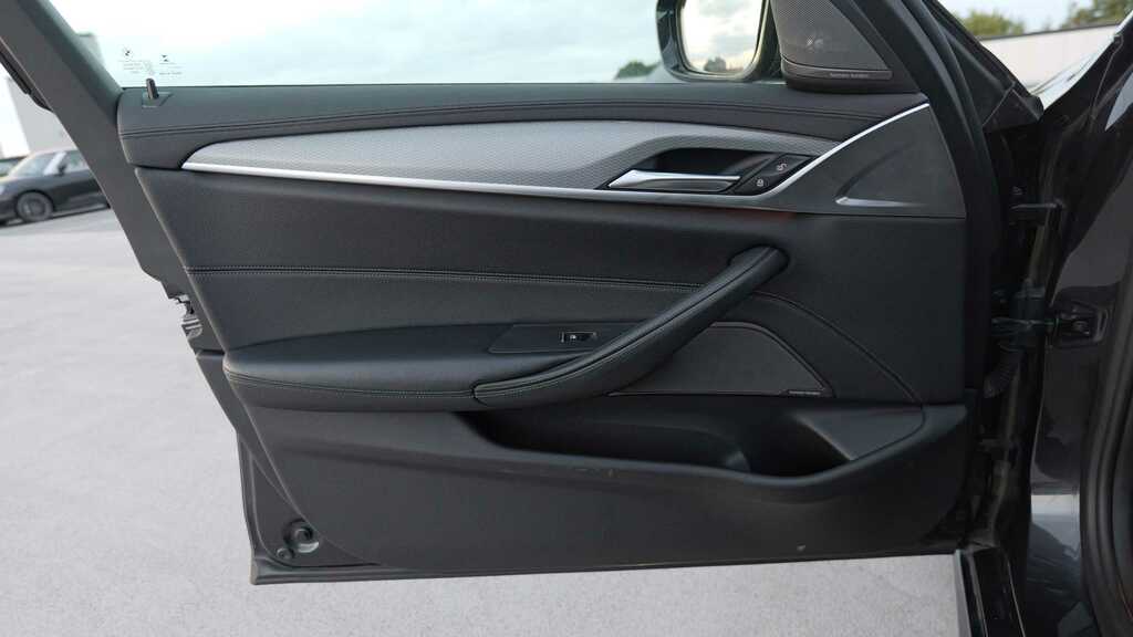 BMW 5 Series M Sport Black #23