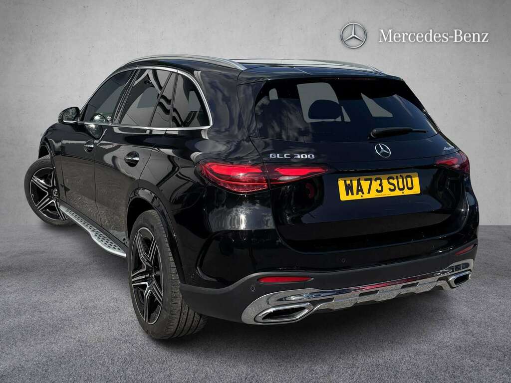 Mercedes-Benz GLC Class 300 4Matic Amg Line Premium 9G-tronic 2023 Black #2