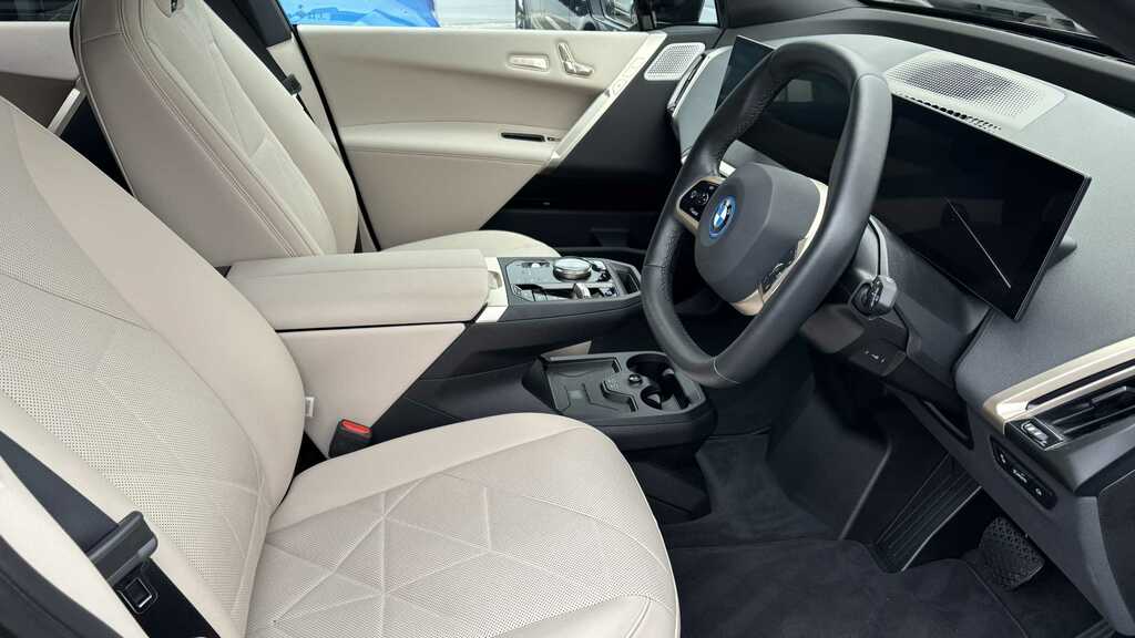 BMW iX 240Kw Xdrive40 M Sport 76.6Kwh 2024 Black #4