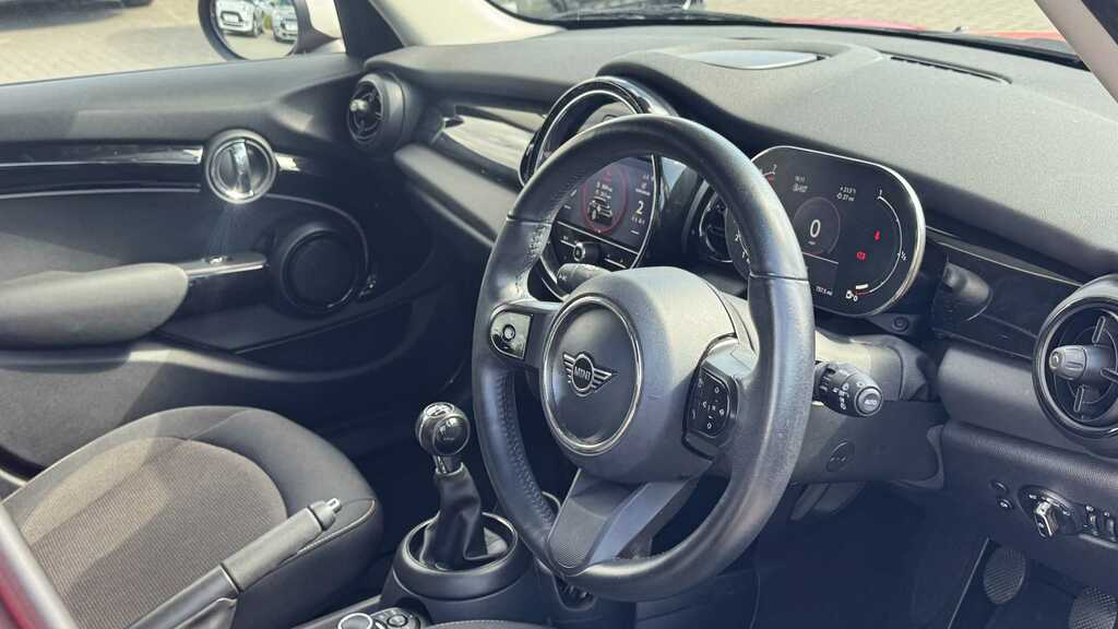 Mini Hatch 1.5 Cooper Classic 2021 Red #4