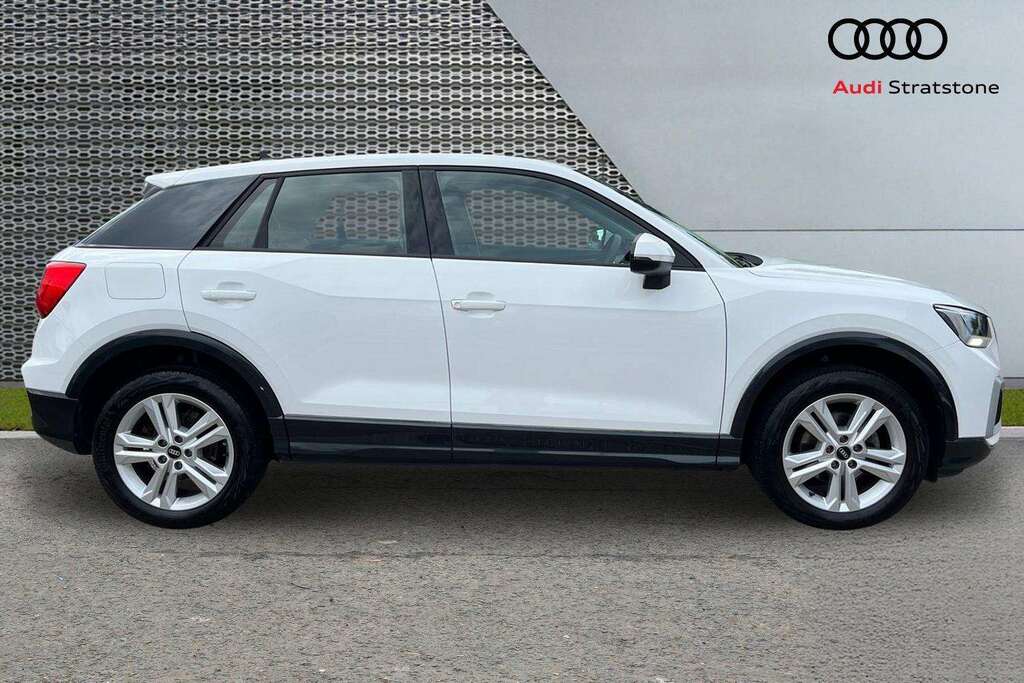 Audi Q2 30 Tfsi Sport 2023 White #4