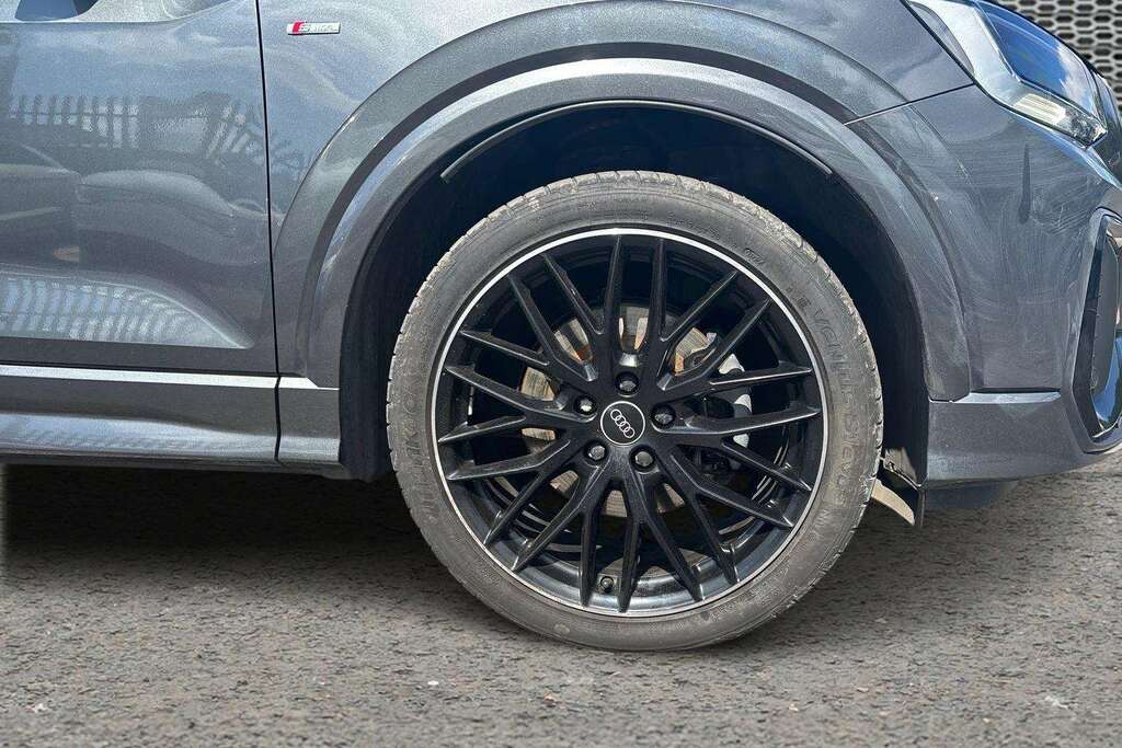 Audi Q2 30 Tfsi Black Edition 2021 Grey #5