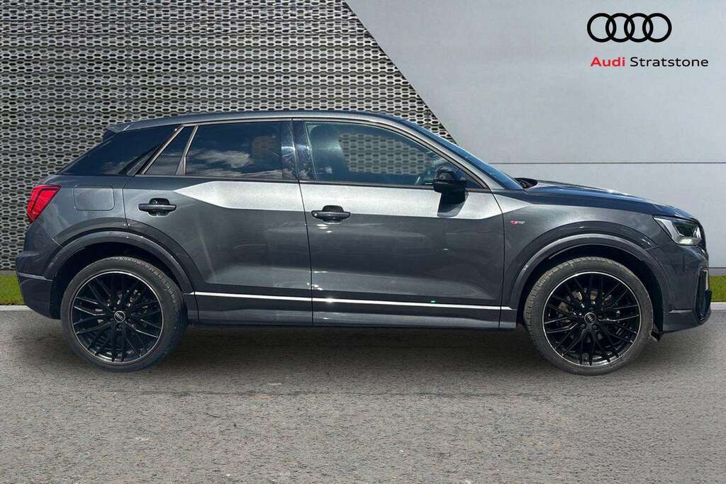 Audi Q2 30 Tfsi Black Edition 2021 Grey #4