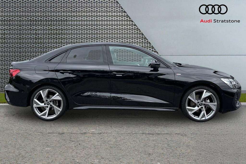 Audi A3 35 Tfsi Black Edition S Tronic 2025 MT25YRE Black #4