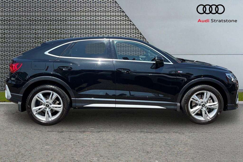 Audi Q3 45 Tfsi E S Line S Tronic 2023 Black #4