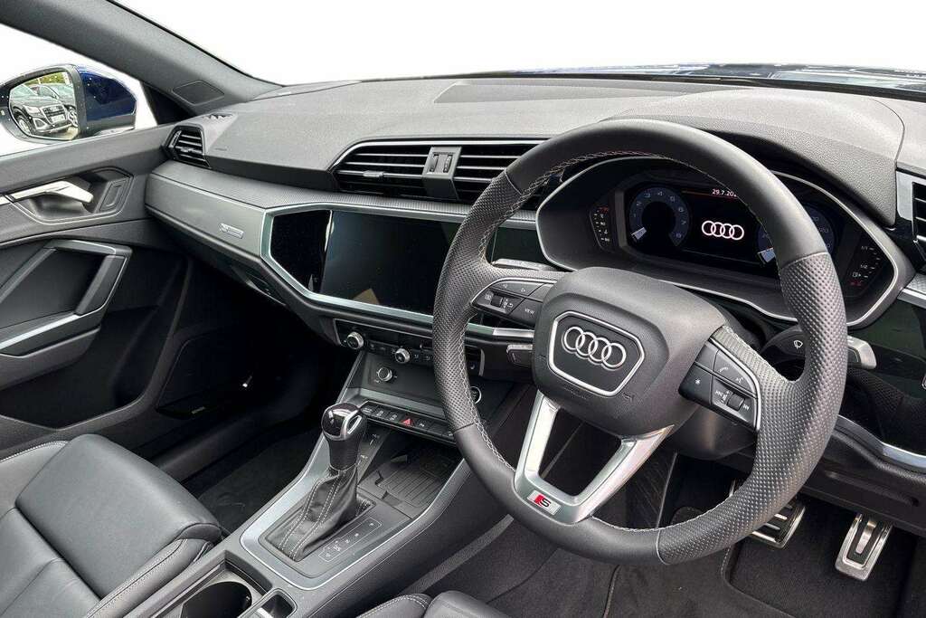 Audi Q3 35 Tfsi S Line S Tronic Leather 2025 Blue #5