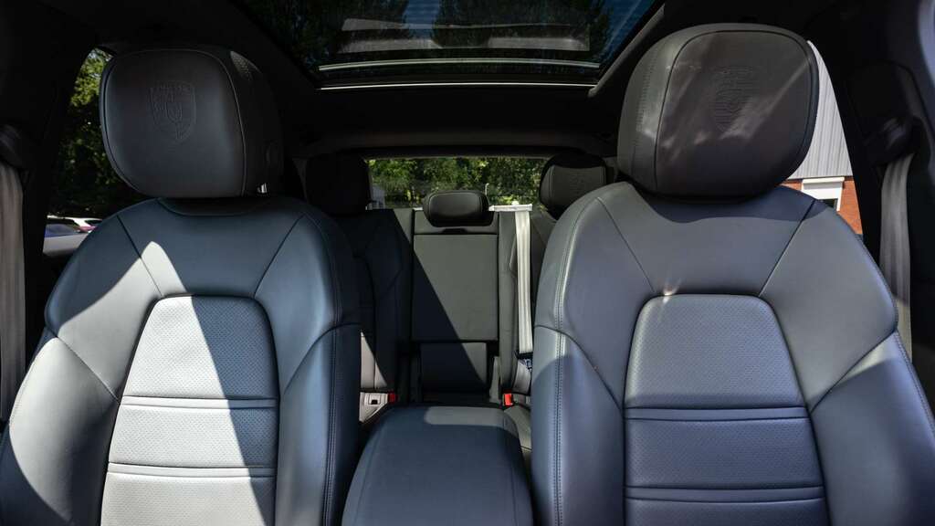 Porsche Cayenne Platinum Edition Tiptronic S 5 Seat Estate Purple #15