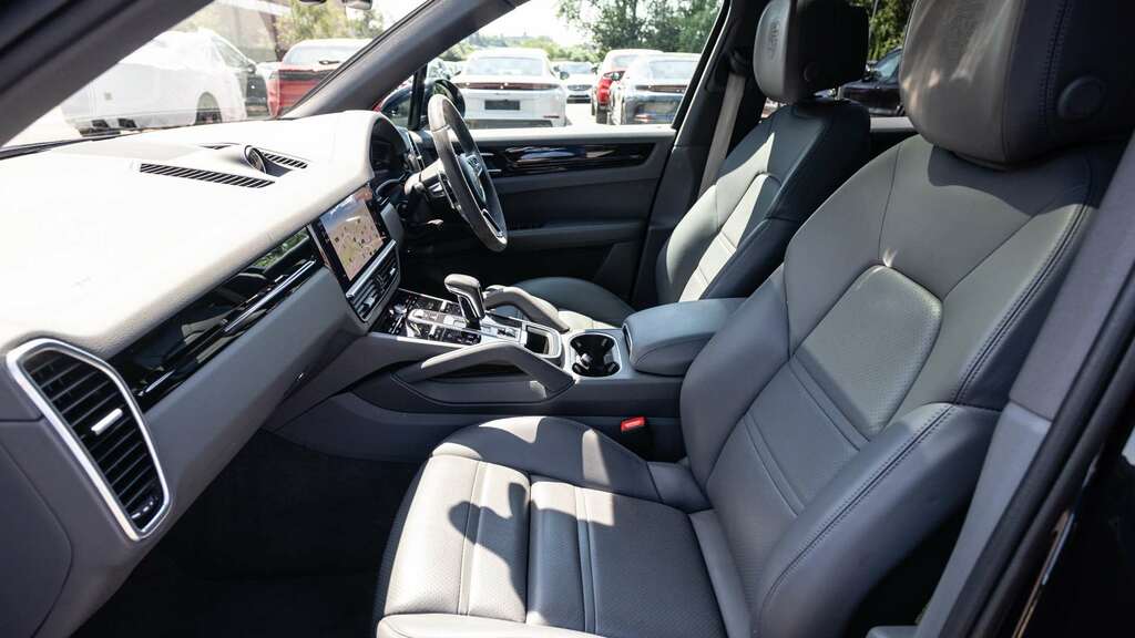 Porsche Cayenne Platinum Edition Tiptronic S 5 Seat Estate Purple #14