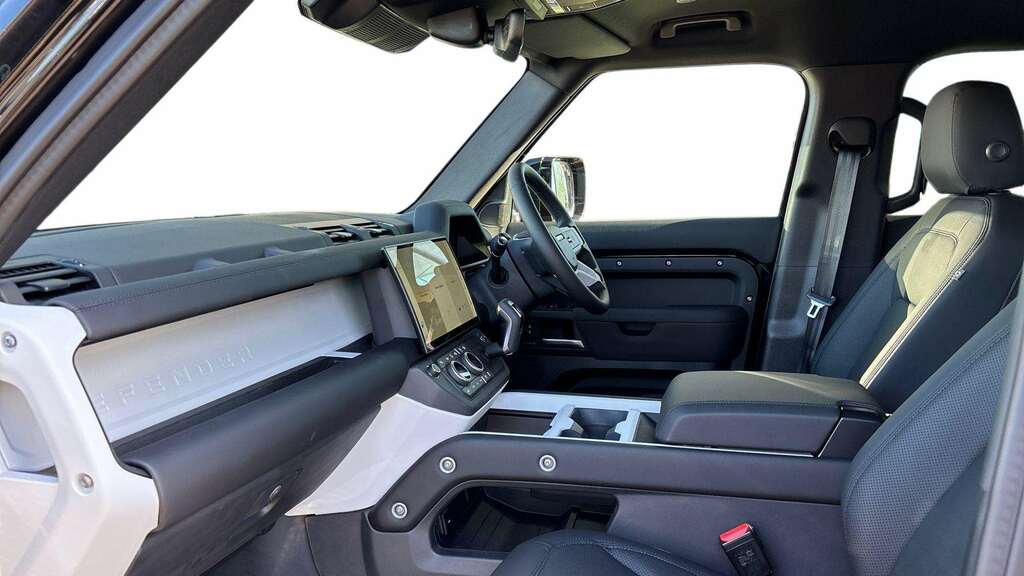 Land Rover Defender 110 3.0 D250 X-dynamic Se 110 2026 Black #3