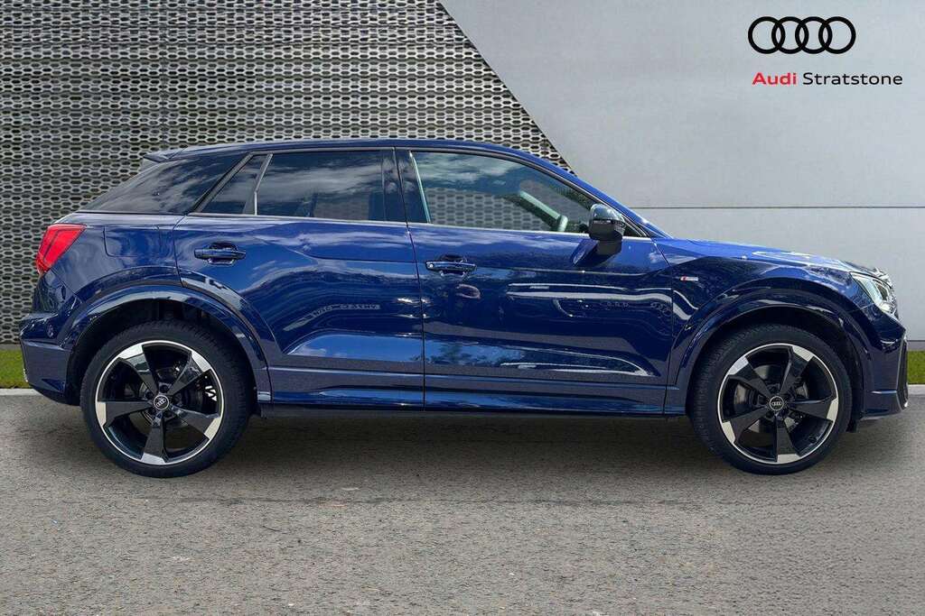 Audi Q2 30 Tfsi 116 Black Edition 2024 Blue #4