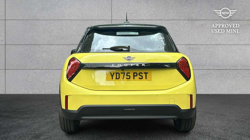 Mini Hatch 1.5 C Classic 2026 Yellow #3