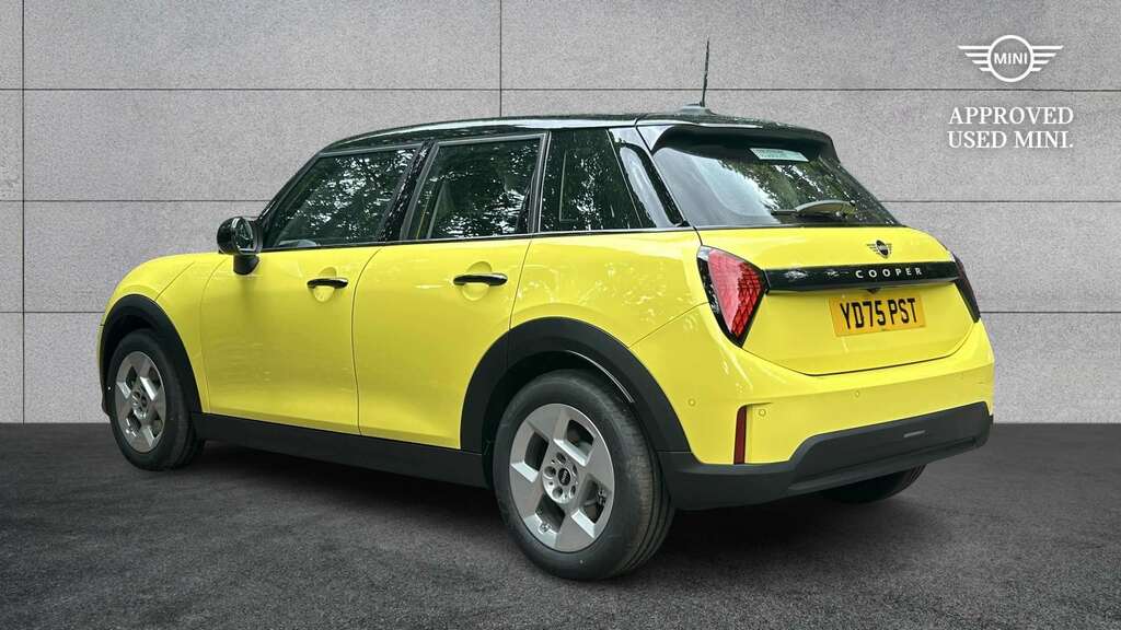 Mini Hatch 1.5 C Classic 2026 Yellow #4