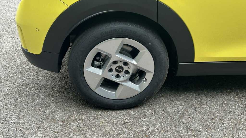 Mini Hatch 1.5 C Classic 2026 Yellow #6