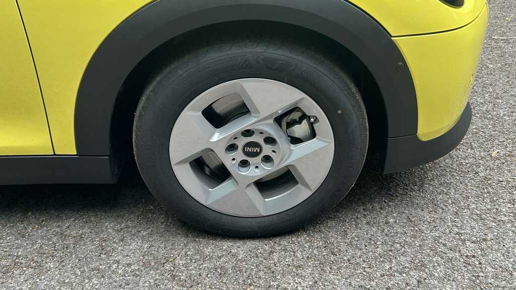 Mini Hatch 1.5 C Classic 2026 Yellow #5