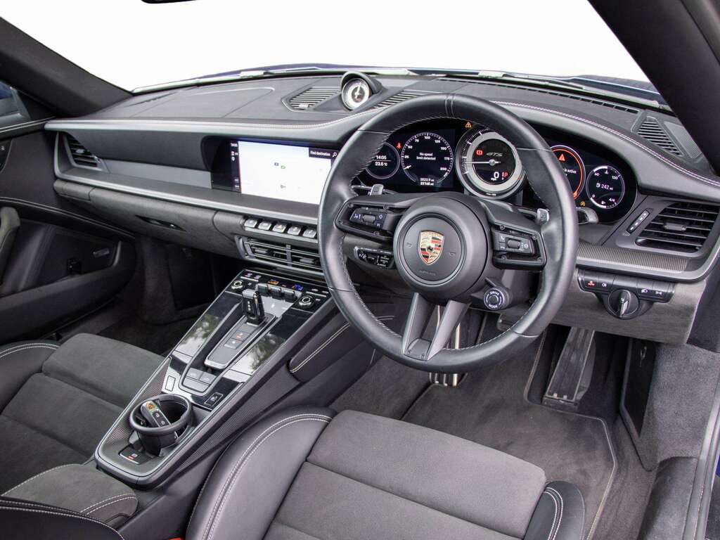 Porsche 911 Targa 4 Gts S-a 2023 Black #16