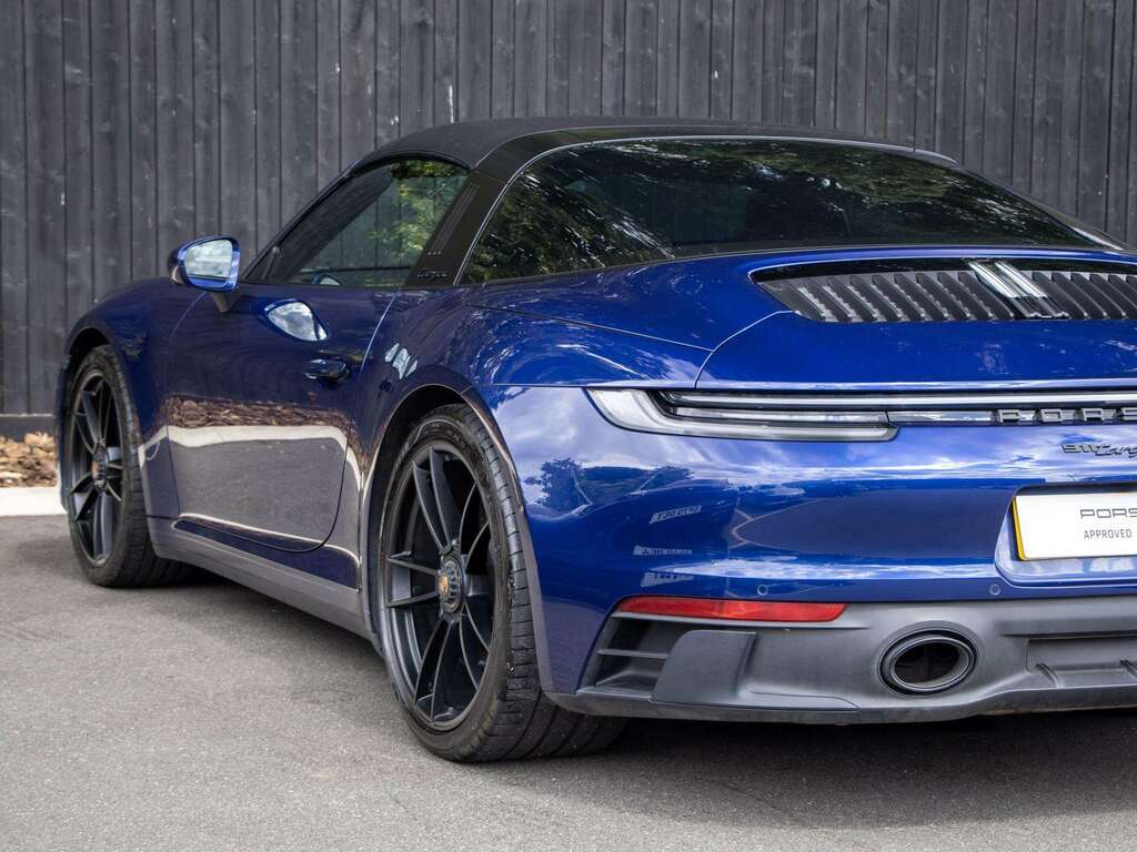 Porsche 911 Targa 4 Gts S-a 2023 Black #11