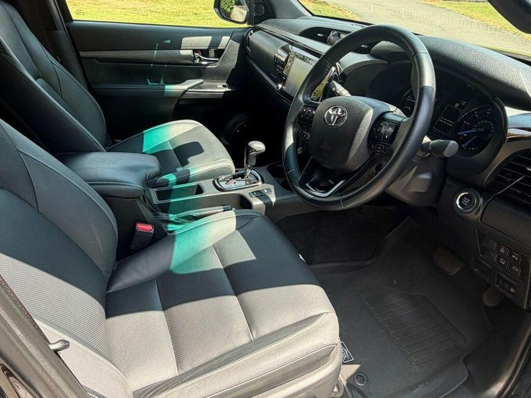 Toyota HILUX 2.8 D-4d Invincible X 4Wd Euro 6 Ss #2