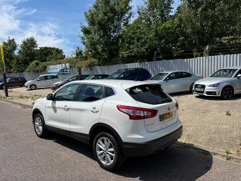 Nissan Qashqai Acenta Dig-t White #6