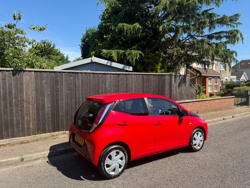 Toyota Aygo Vvt-i X-play Red #3