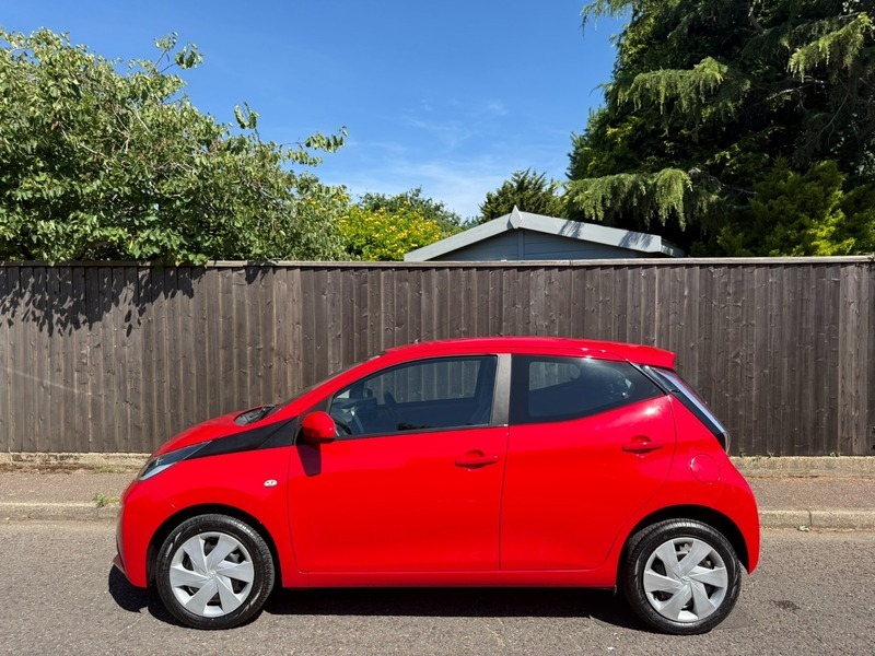 Toyota Aygo Vvt-i X-play Red #5