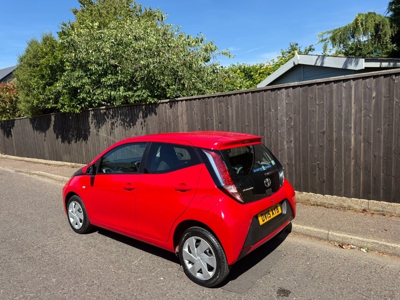 Toyota Aygo Vvt-i X-play Red #6