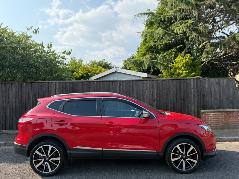 Nissan Qashqai Dci Tekna Red #2