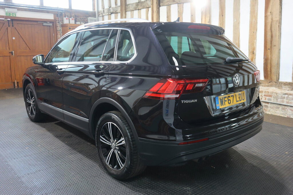 Volkswagen Tiguan 2.0 Tdi Se Navigation 4Motion Euro 6 S S Black #4