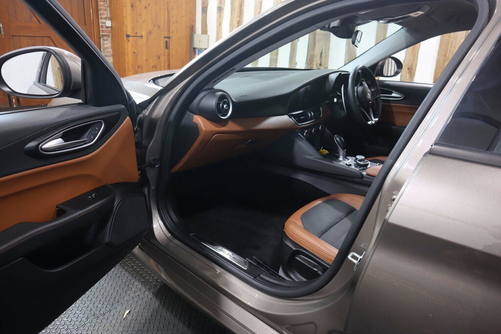 Alfa Romeo Giulia 2.2 Td Speciale Saloon Euro 6 S S Red #30