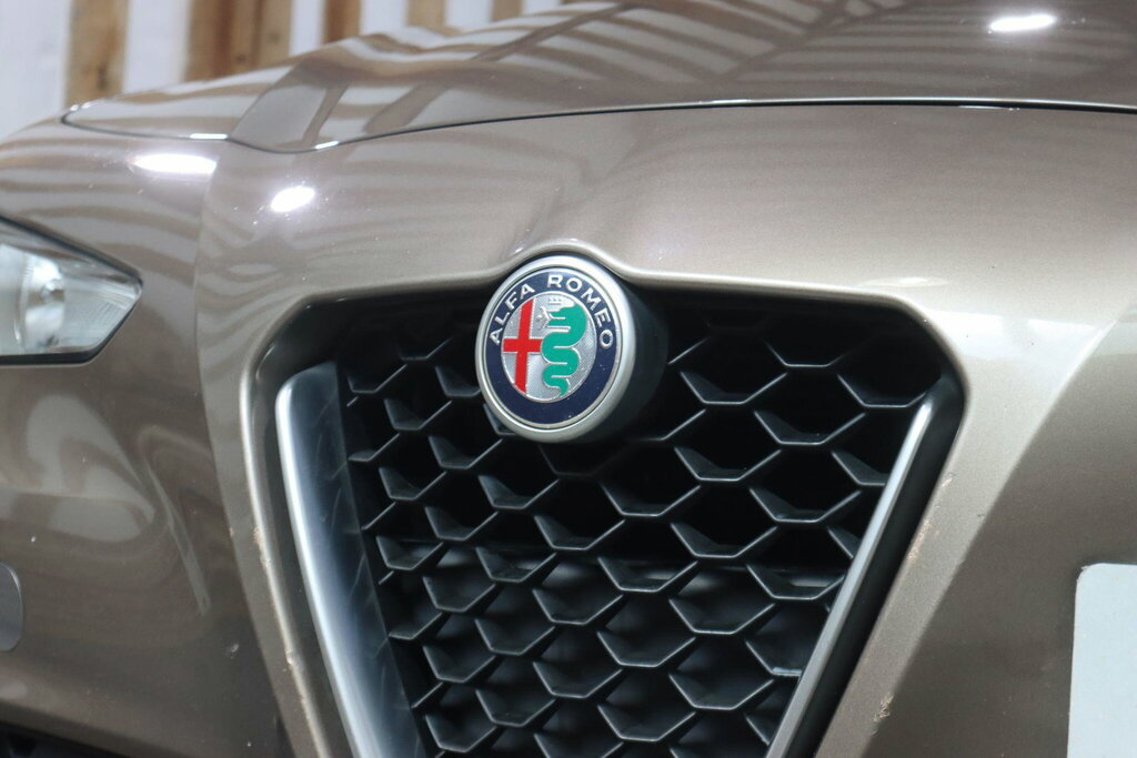 Alfa Romeo Giulia 2.2 Td Speciale Saloon Euro 6 S S Red #71