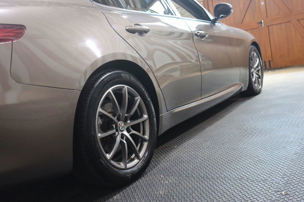 Alfa Romeo Giulia 2.2 Td Speciale Saloon Euro 6 S S Red #57
