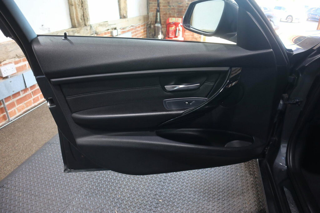 BMW 3 Series 318I Sport Blue #35