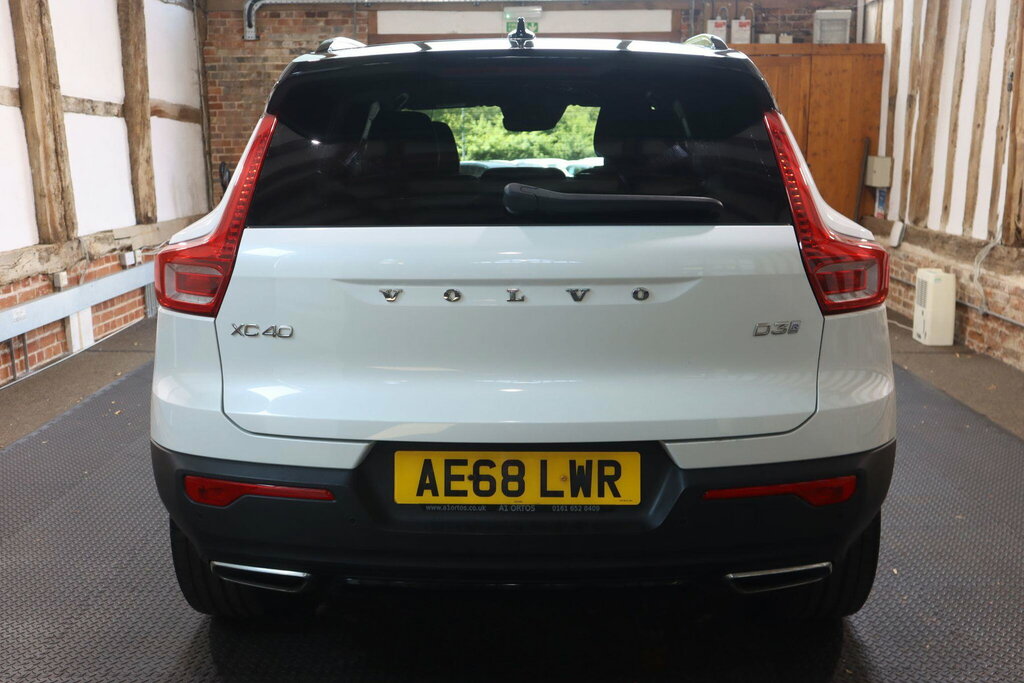 Volvo XC40 2.0 D3 R-design Pro Euro 6 S S White #5