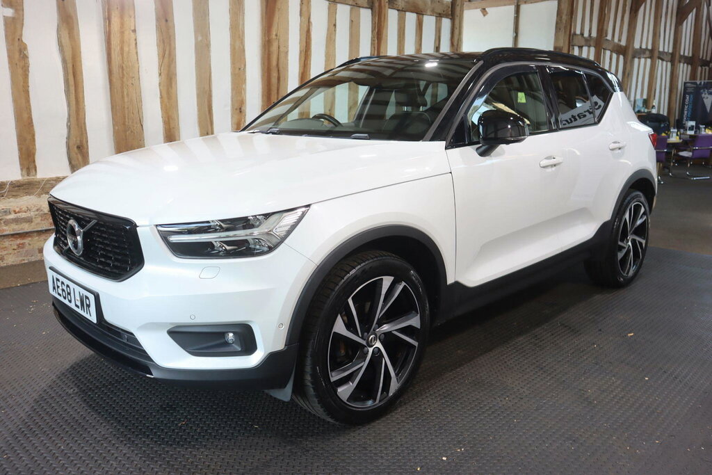 Volvo XC40 2.0 D3 R-design Pro Euro 6 S S White #3
