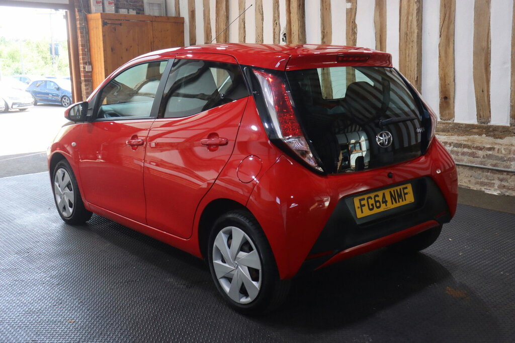Toyota Aygo 1.0 Vvt-i X-play Euro 5 Euro 5 Red #4