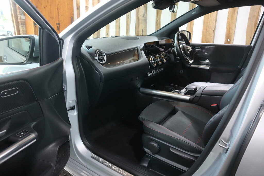 Mercedes-Benz B Class Hatchback Silver #31
