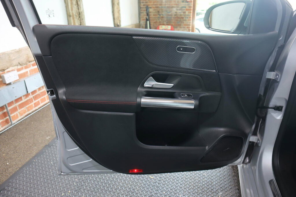 Mercedes-Benz B Class Hatchback Silver #37