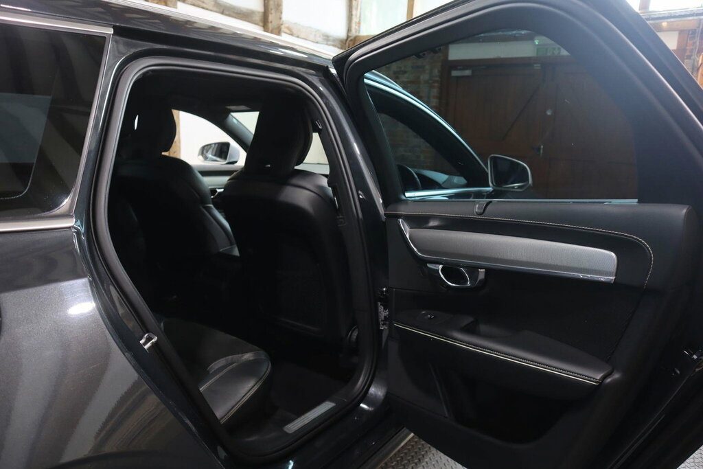 Volvo V90 300H Luxury Silver #33