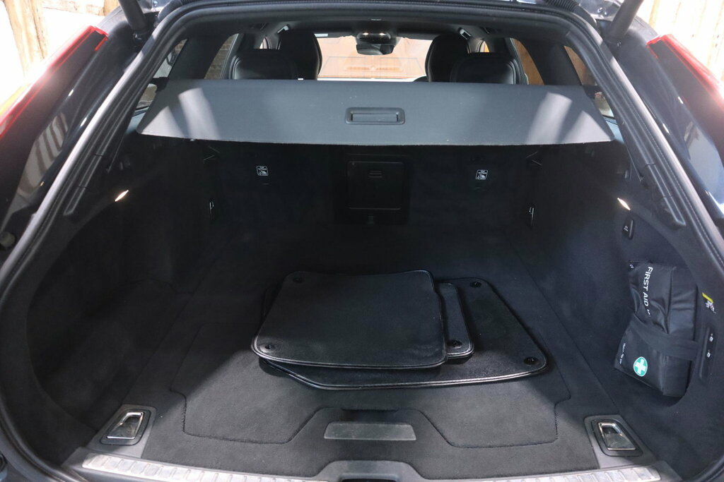 Volvo V90 300H Luxury Silver #39