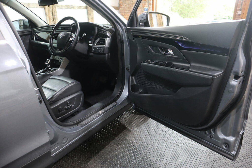 SsangYong Korando Le Black #8