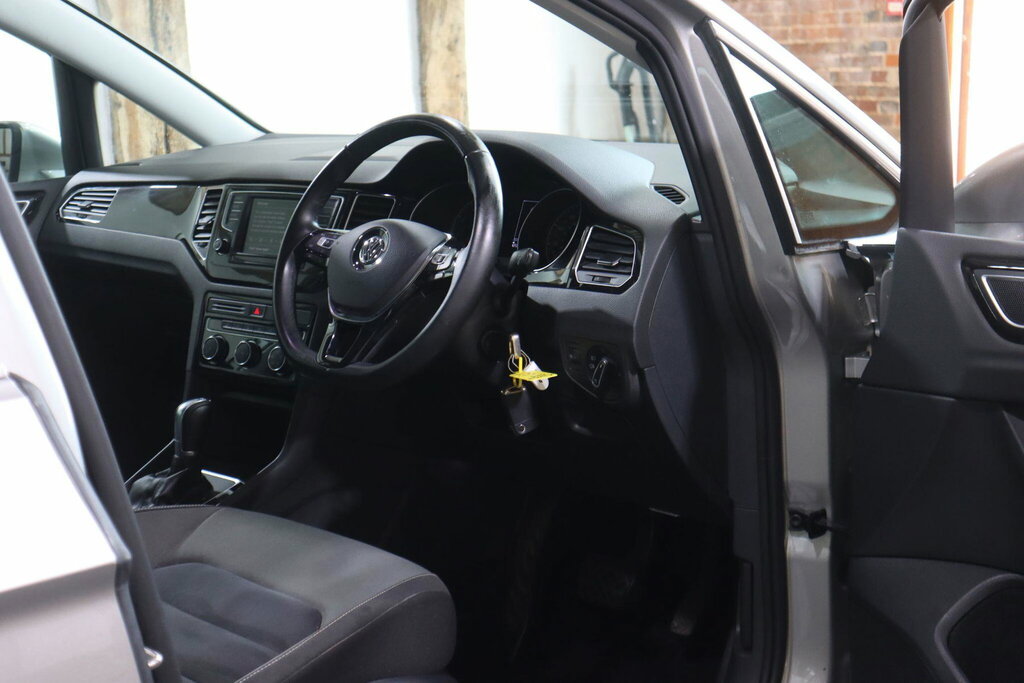 Volkswagen Golf SV Se Tsi Silver #9
