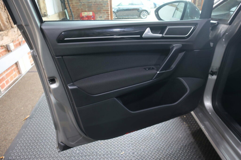 Volkswagen Golf SV Se Tsi Silver #35