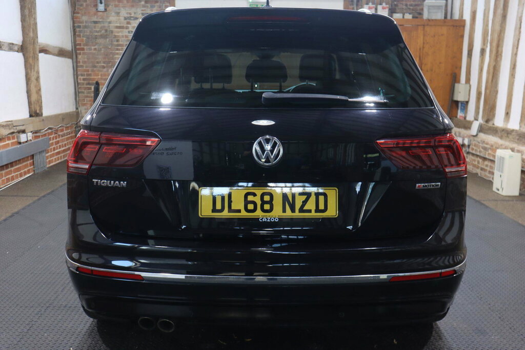 Volkswagen Tiguan 2.0 Tdi R-line Dsg 4Motion Euro 6 S S DL68NZD Black #5