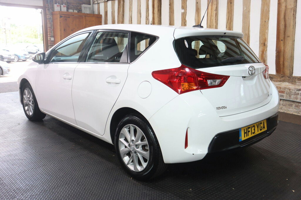Toyota Auris 1.6 V-matic Icon Euro 5 White #4