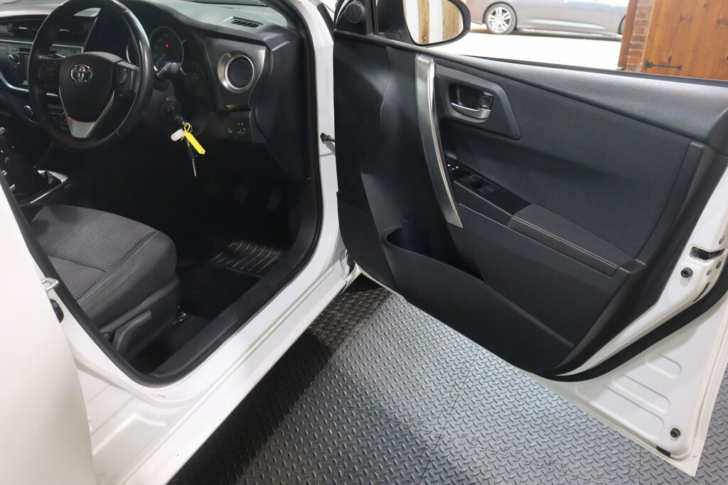 Toyota Auris Icon Blue #8